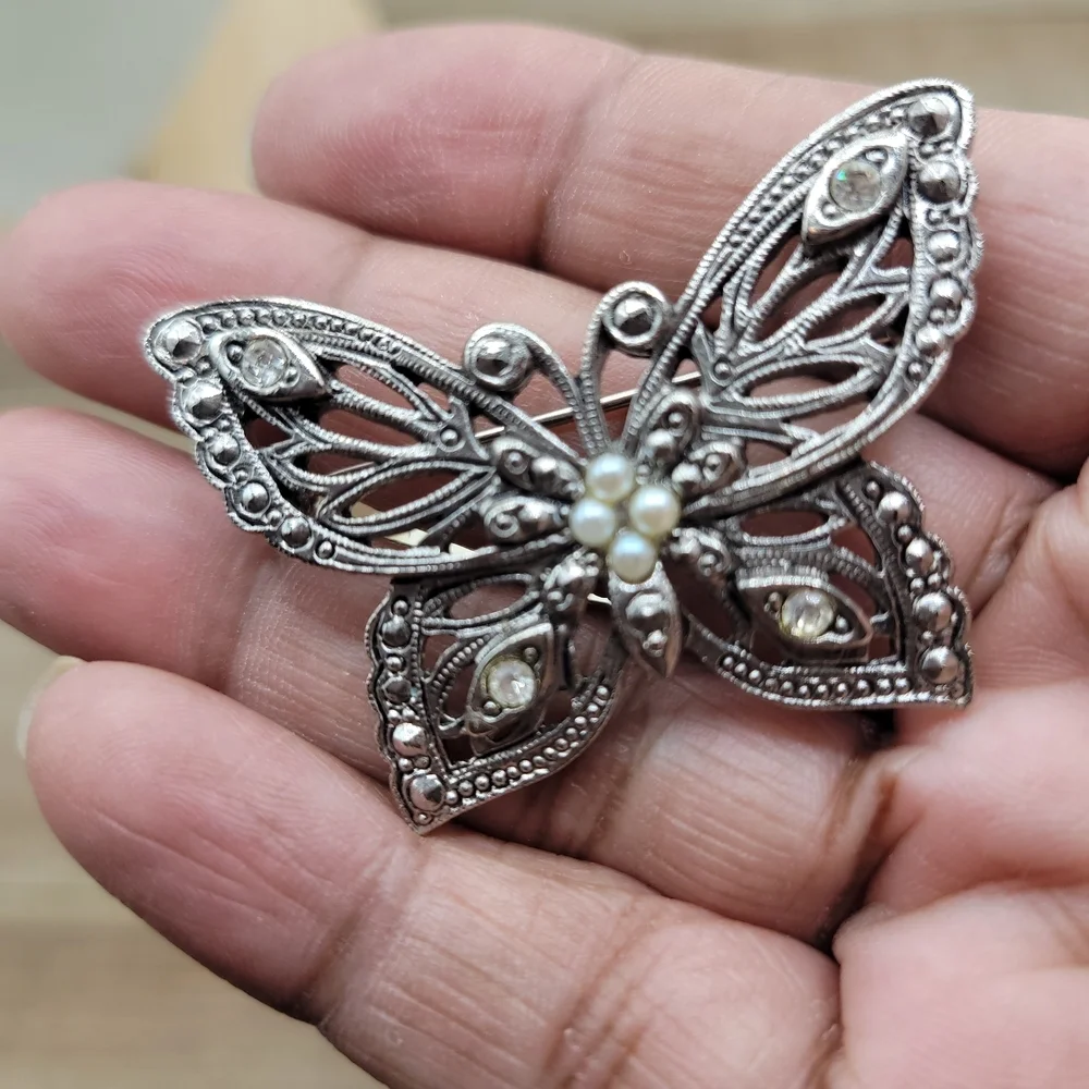 Vintage/Retro Avon Silvertone Butterfly Brooch Pin w/ Faux Pearls